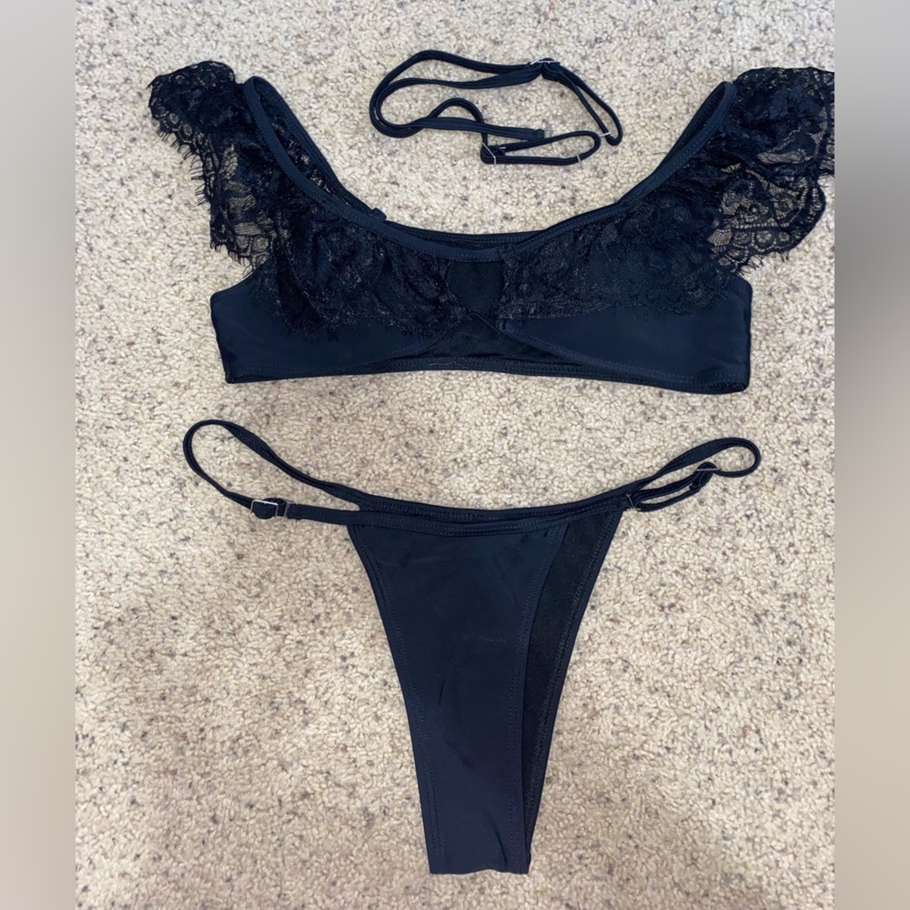 Small black bikini set